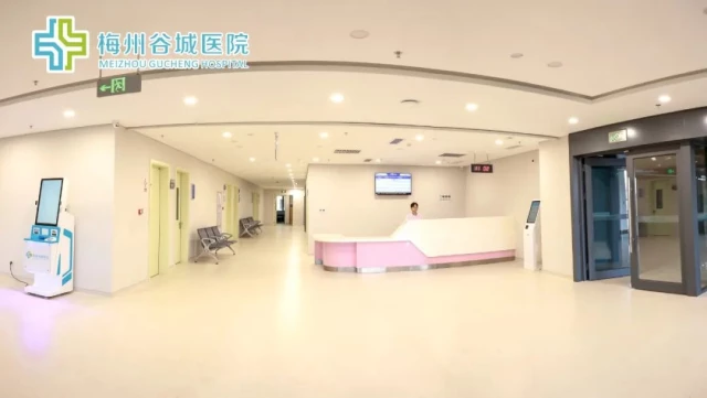 妇产科们诊大厅.jpg